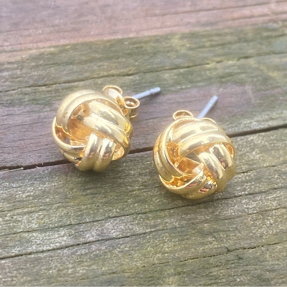 SOLD 💲Gold love knot stud earrings 8mm gold plated earrings - Picture 3 of 7